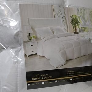 Duvet size king all season white color